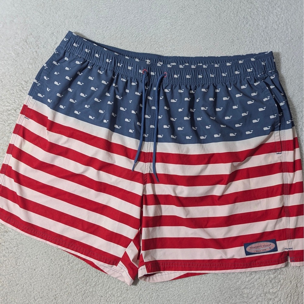 Vineyard Vines Swim Shorts Mens 1XB Red White Blue Whale Flag Stretchy 38x7‎